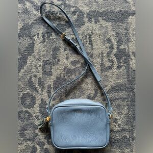Gigi New York Madison Crossbody, Blue.
Pebble leather